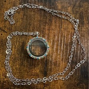 Pretty Floating Locket With Rhinestones
